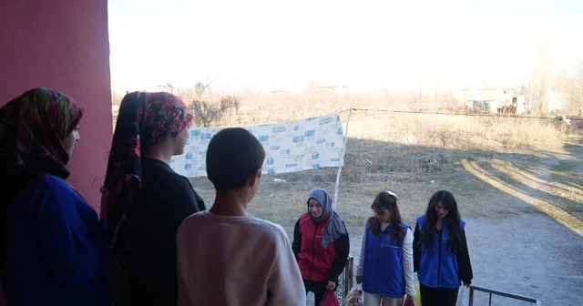 Iğdır da gönüllüler Ramazan da yetim ailelerle gönül sofrası kuruyor Iğdır Haberleri