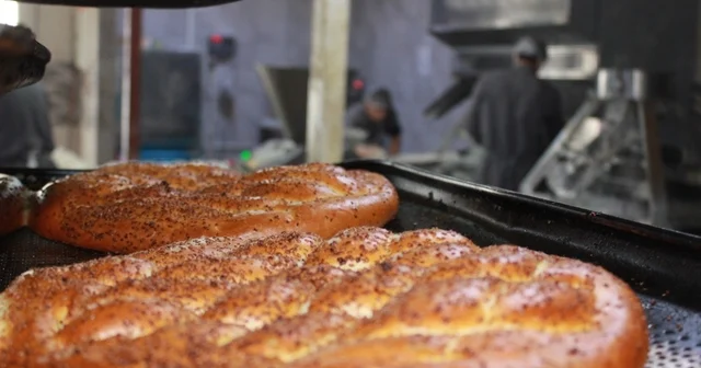Siirt te öğrenciler Ramazan da günlük 7 bin ekmek çıkarıyor Siirt Haberleri