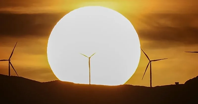 Türkiye den 5 yılda sessiz devrim! Bakan Bayraktar: Güneş ve rüzgar kurulu gücü 40 bin megavatı aştı