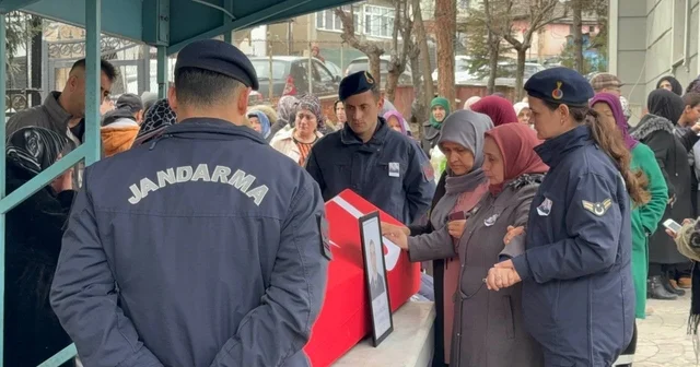 Beylik tabancasıyla intihar eden askeri personel Karabük te toprağa verildi Karabük Haberleri