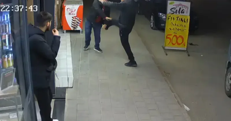 Adana da yumruklu tekmeli kavga kamerada