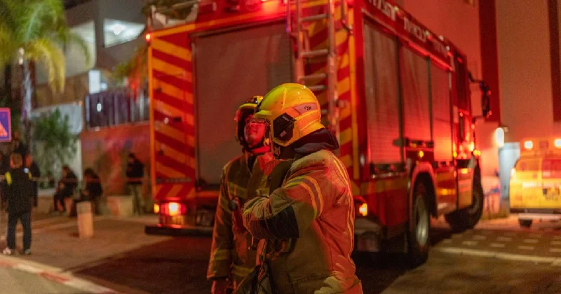 Tel Aviv yakınlarına düşen füze parçası yangına neden oldu