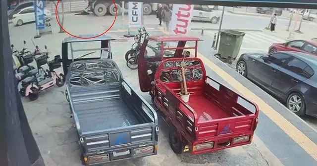 Kamyonun altında kalan yaya öldü; kaza kamerada Yalova Haberleri