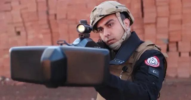 Gökyüzünün yeni kalkanı sahada: Gözün görmediği dronu 10 kilometreden avlıyor VİDEO İZLE