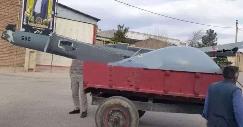 İran da düşürülen İsrail İHA sı traktörle taşınarak sergilendi