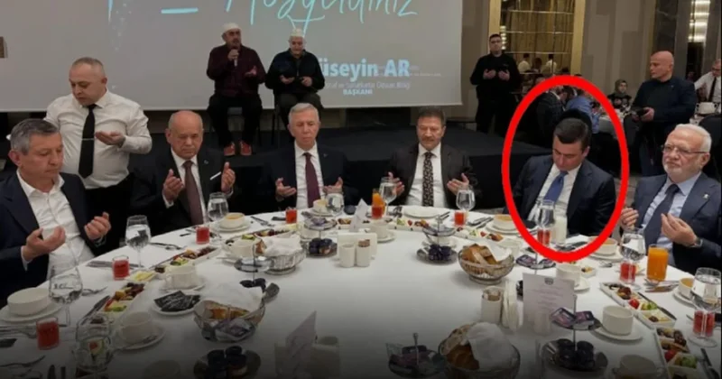 Herkes iftarda dua ederken, o telefonuyla oynuyordu! Sözcü Gazetesi