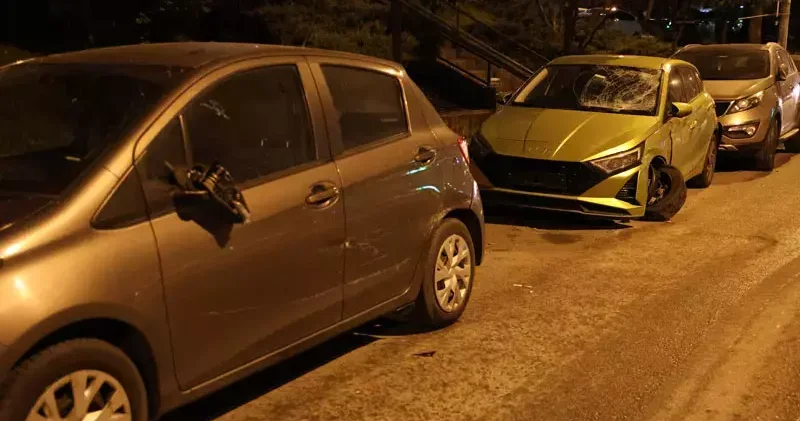 Karşı yöne geçen otomobil, motosiklet ve 5 araca çarptı: 1 yaralı