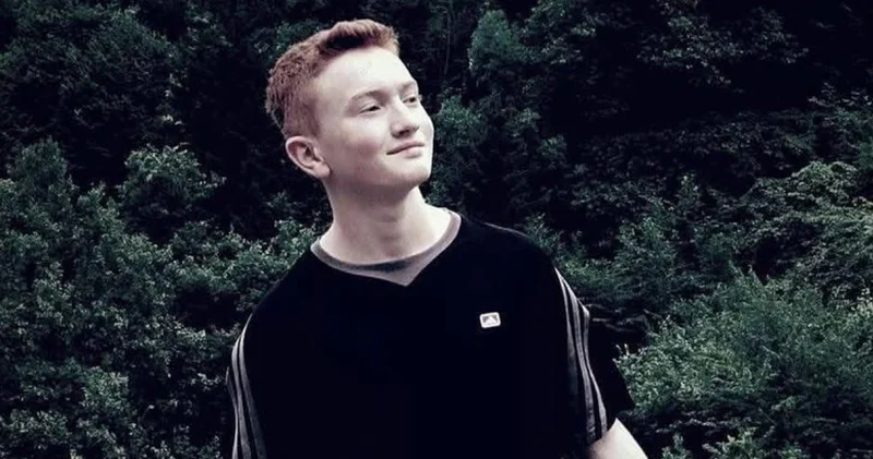 Son dakika: Kontrolden çıkan minibüs trafik levhasına çarptı! Baba ile 19 yaşındaki oğlunu ayıran kaza Son dakika haberleri