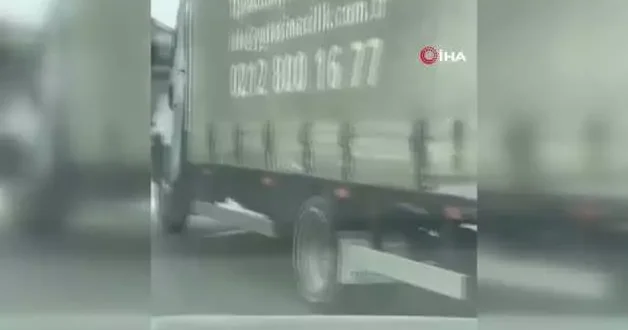 E5’de küfürler savurup kovaladığı sürücünün yolunu kesti, arabasını böyle yumrukladı