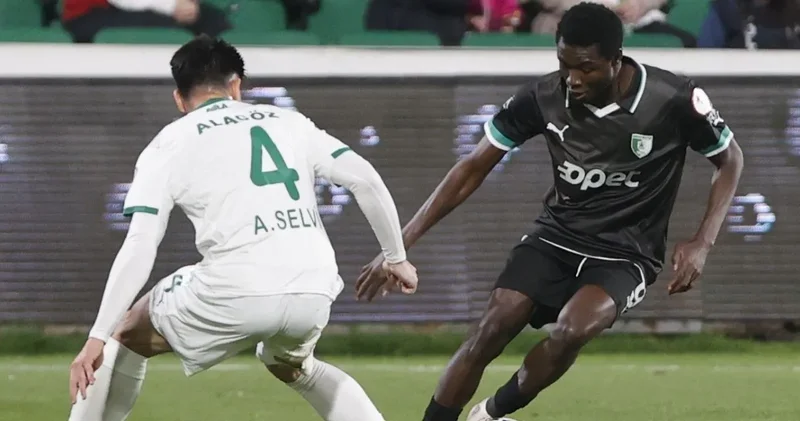 Sahalarımızda görmek istemediğimiz çok çirkin olay: Bu yüzden maç durdu