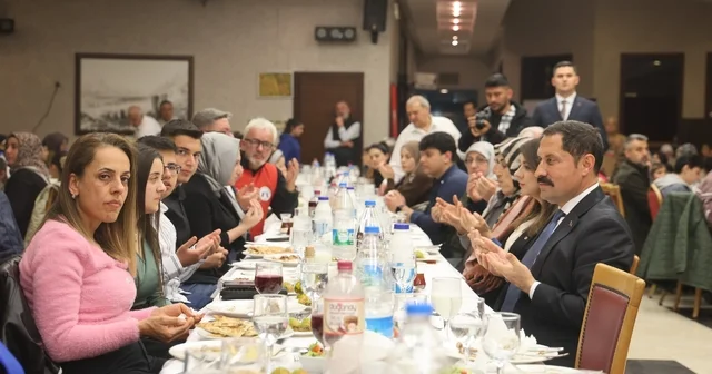Asrın felaketinde öksüz ve yetim kalan çocuklar iftar sofrasında bir araya geldi Vali Masatlı, Dünya Yetimler Günü nde öksüz ve yetim çocuklarla birlikte iftar yaptı Hatay Haberleri