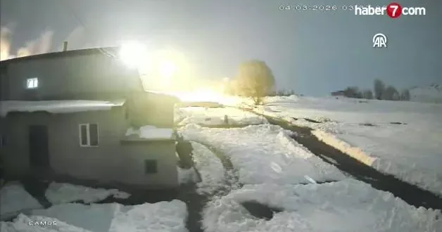 Kars ta kurt sürüsünü kürekle kovalayan besici güvenlik kamerasında