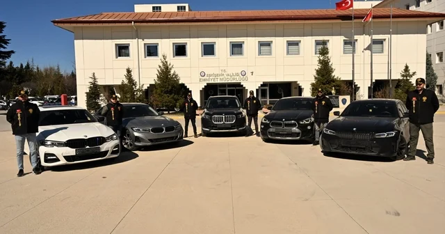 Eskişehir de oto hırsızlığı çetesi çökertildi: 11 gözaltı Bir şüpheli yapay zekaya, Garajımda çalıntı araç bulundurmak suç mu? demiş Eskişehir Haberleri