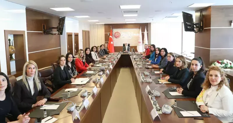 Bakan Göktaş, baroların kadın ve çocuk hakları komisyonu temsilcileriyle görüştü