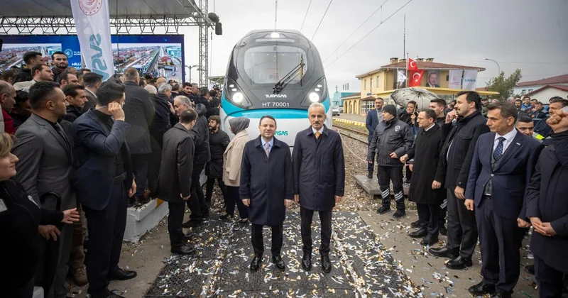 Bakanlar Uraloğlu ve Gürlek, milli hızlı trenin yol testleri törenine katıldı