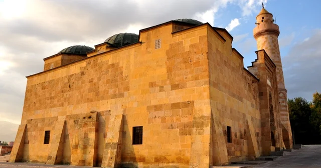 800 yıllık Selçuklu camisi meraklılarını bekliyor Niğde Haberleri