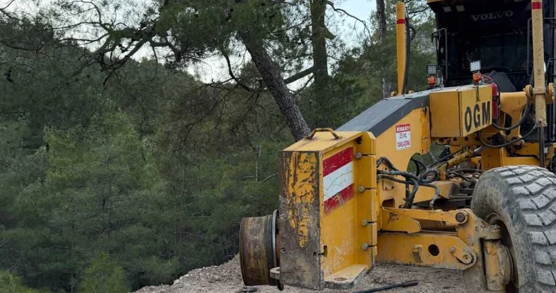 Eşine yardım etmek için lastik değiştiriyormuş! Patlayınca uçurumdan düşüp öldü