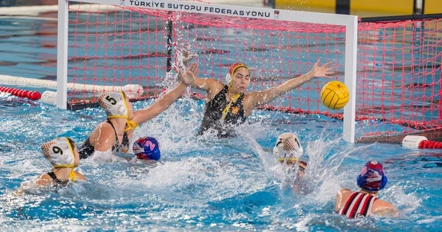 Göztepe nin Avrupa zaferine Başkan Tugay da eşlik etti İzmir Haberleri