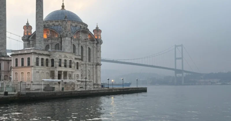 İstanbul a cuma sürprizi: Köprüler sis altında kaldı Sözcü Gazetesi