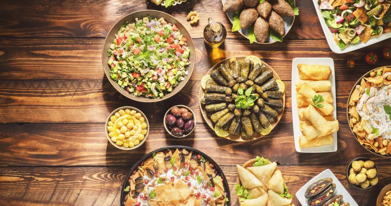 Bugün iftarda ne var? Ramazan ın on altıncı günü için etli kuru fasulye ve pirinç pilavı ile menü önerisi!