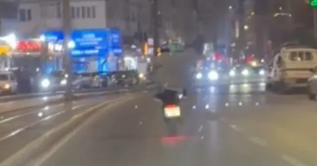 Tek teker kaldıran motosikletli trafiği böyle tehlikeye attı Eskişehir Haberleri