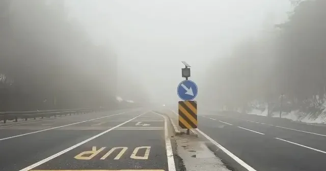 D 100 kara yolunun Bolu Dağı geçişinde sis etkili oldu VİDEO İZLE
