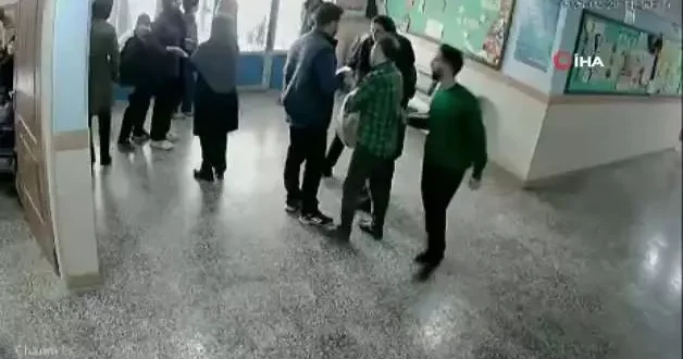 İran’da 1 öğrencinin hayatını kaybettiği saldırının görüntüleri ortaya çıktı