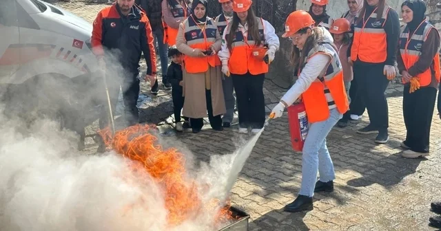 Şırnak ta tamamı kadınlardan oluşan AFAD gönüllü ekibi eğitimi tamamladı Şırnak Haberleri