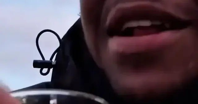 İstanbul’da Ramazan kardeşliği: Tek başına iftar yapan İngiliz gence Türk misafirperverliği kalp ısıttı VİDEO İZLE