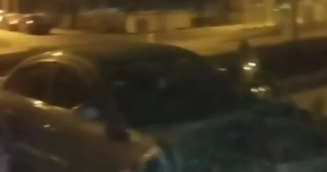 Kontrolden çıkan otomobil ağaca çarparak durabildi Ön tarafı parçalanan araç, kullanılamayacak duruma geldi Eskişehir Haberleri