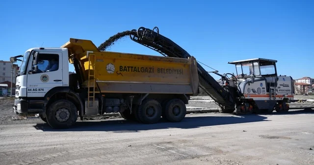 Battalgazi de sökülen asfalt kırsal yollarda değerlendiriliyor Malatya Haberleri