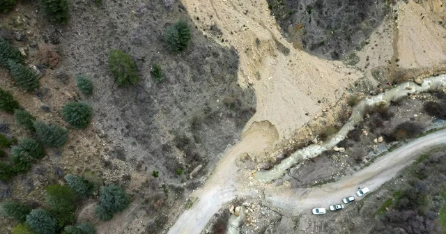 Heyelan sonrası ortaya çıkan görüntü görenleri ürküttü Afyonkarahisar Haberleri