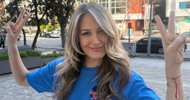 Gupse Özay imaj değiştirdi! Saçlarını sarıya boyattı Magazin haberleri