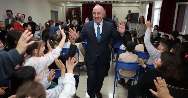 Belediye Başkanı Muzaffer Bıyık, ilkokul öğrencilerine yerel yönetimleri anlattı Kocaeli Haberleri