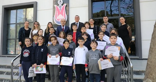 Minik öğrenciler kütüphane ziyaretinde kitap bağışında bulundu Manisa Haberleri