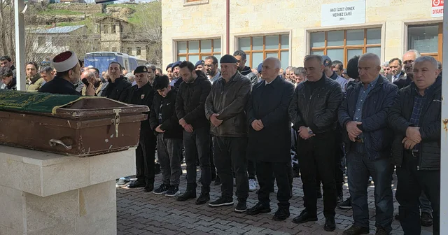 Sivas ta vefat eden şehit babası Çelik son yolculuğuna uğurlandı Sivas Haberleri