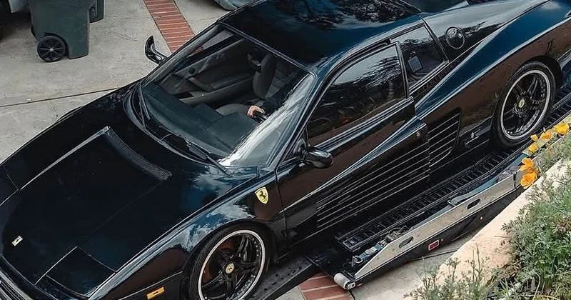 Ünlü isim 1992 model aracıyla yol aldı! Görenler bir daha baktı