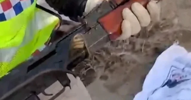 Silah kaçakçılarına düzenlenen operasyonlarda 404 şüpheli yakalandı VİDEO İZLE