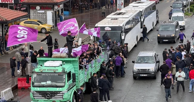 Amatör maçta ilginç görüntüler: Taraftarlar kamyon kasasında maça gitti Artvin Haberleri
