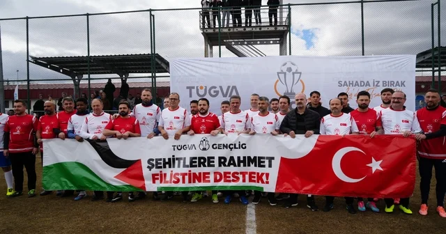 Erzurum protokolü ve Erzurumsporlu yıldızlar gençler için sahaya indi Erzurum Haberleri