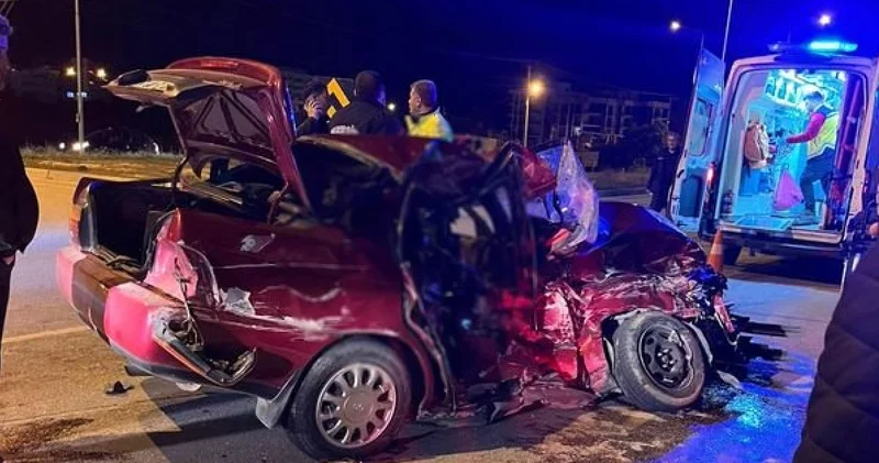 Silifke de otomobil demir yığınına döndü! 1 ölü Son dakika haberleri