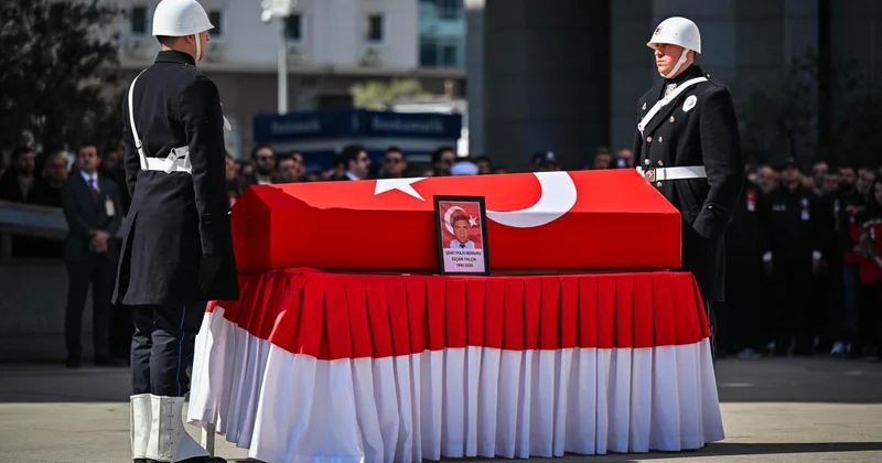 İstanbul da kazada şehit olan polisimiz için tören düzenlendi