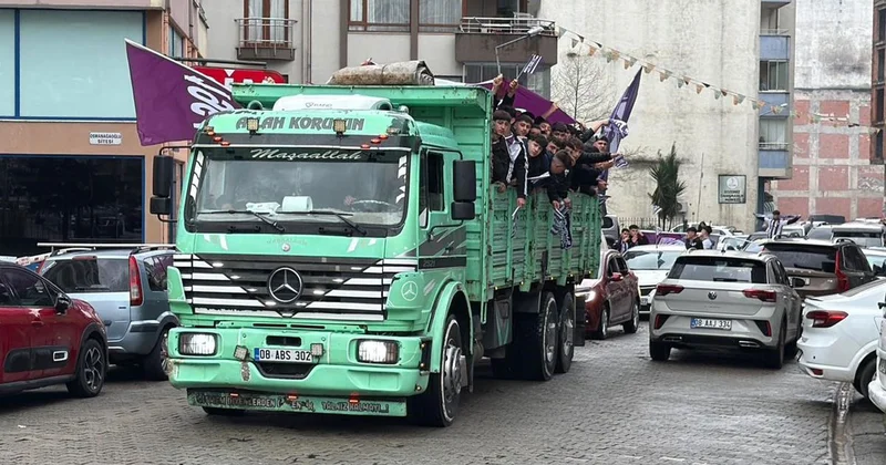 Savaştan kaçmıyorlar! Kamyon kasasına binip gittikleri yer herkesi şaşırttı