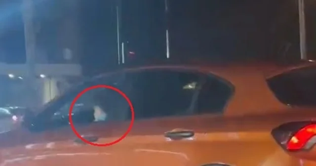 Kucağındaki çocukla otomobiliyle trafikte ilerledi Bursa Haberleri