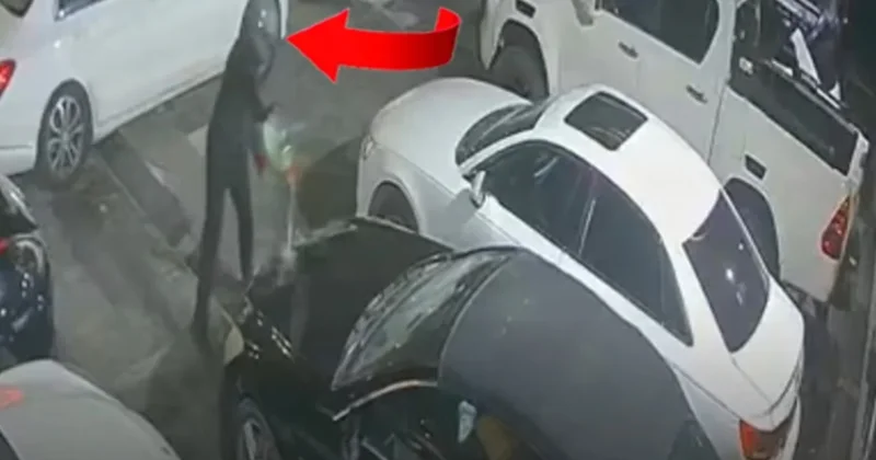 İstanbul un göbeğinde 100 milyonluk araçları benzin döküp yaktılar Sözcü Gazetesi