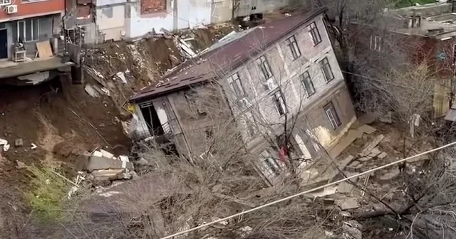 Dağıstan’da yağışlar felakete dönüştü: Sel suları evleri yuttu insanlar ve hayvanlar mahsur kaldı VİDEO İZLE