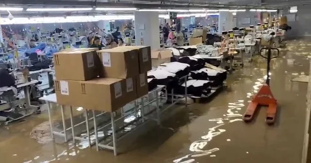 Şanlıurfa da sağanak nedeniyle tekstil fabrikasını su bastı; işçiler tahliye edildi Şanlıurfa Haberleri