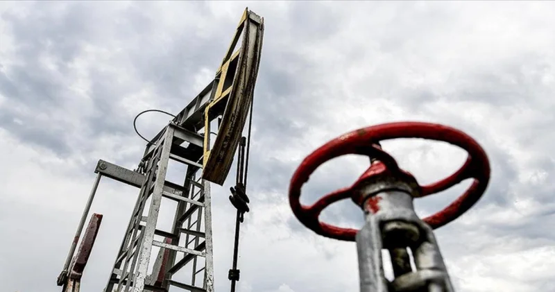 Trump ın açıklamaları sonrası petrol fiyatı yeniden tırmanışa geçti Enerji Haberleri