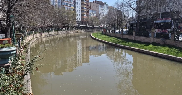 Porsuk Çayı kahverengine büründü Eskişehir Haberleri