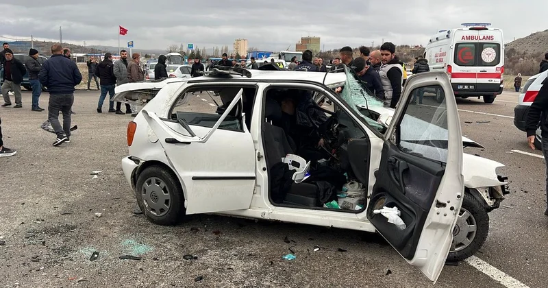 Trafik kazası bir aileyi yok etti, yürek yakan kazada anne de yaşam savaşını kaybetti